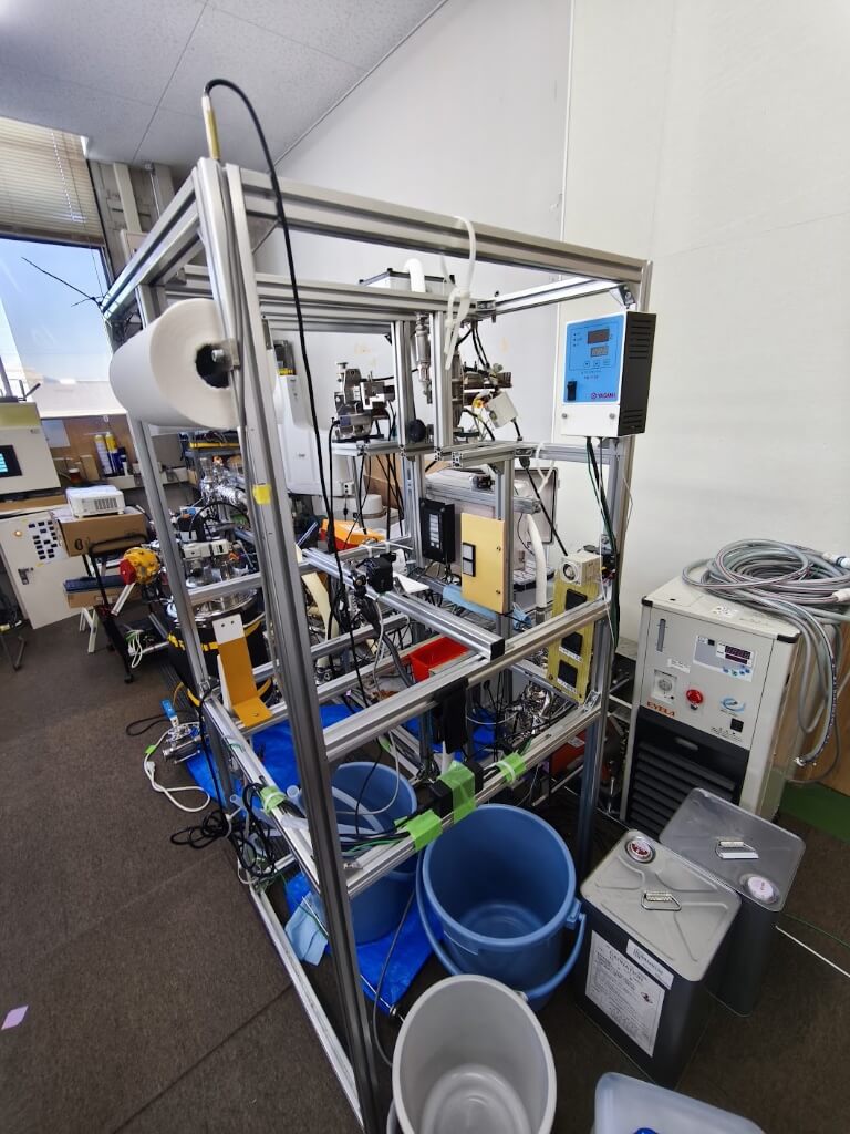 研究室にある、「液体の流れを撮影する」研究装置